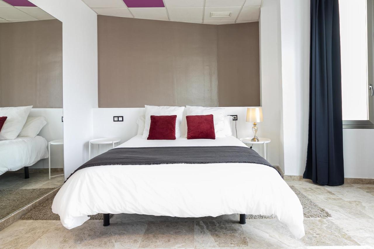 Saenz Suites Gallery By Bossh! Apartments Málaga Esterno foto