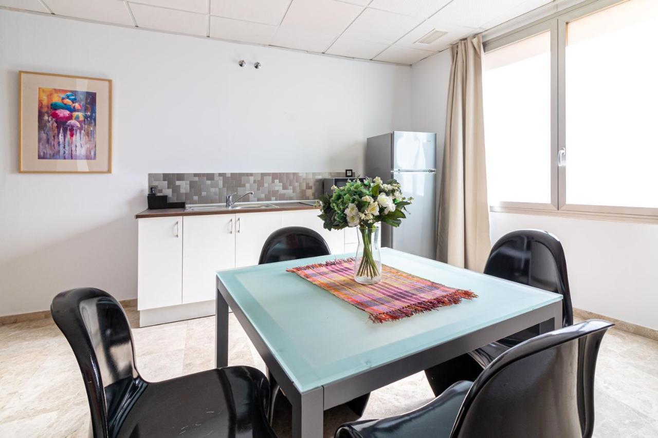 Saenz Suites Gallery By Bossh! Apartments Málaga Esterno foto
