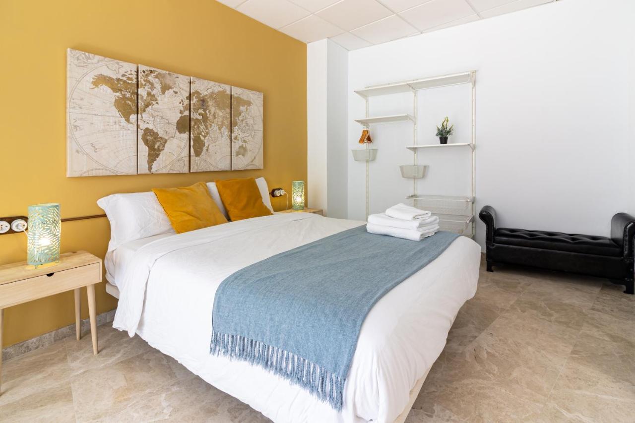 Saenz Suites Gallery By Bossh! Apartments Málaga Esterno foto