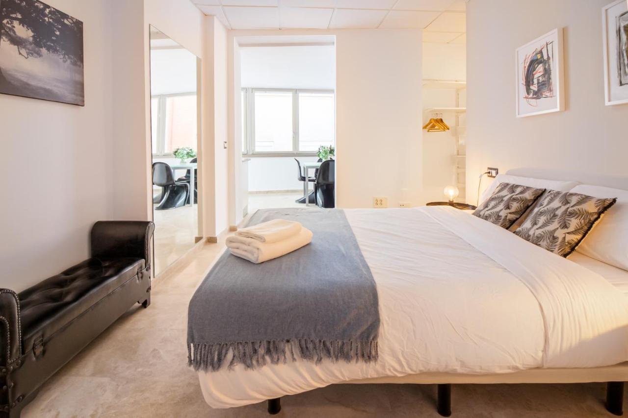Saenz Suites Gallery By Bossh! Apartments Málaga Esterno foto