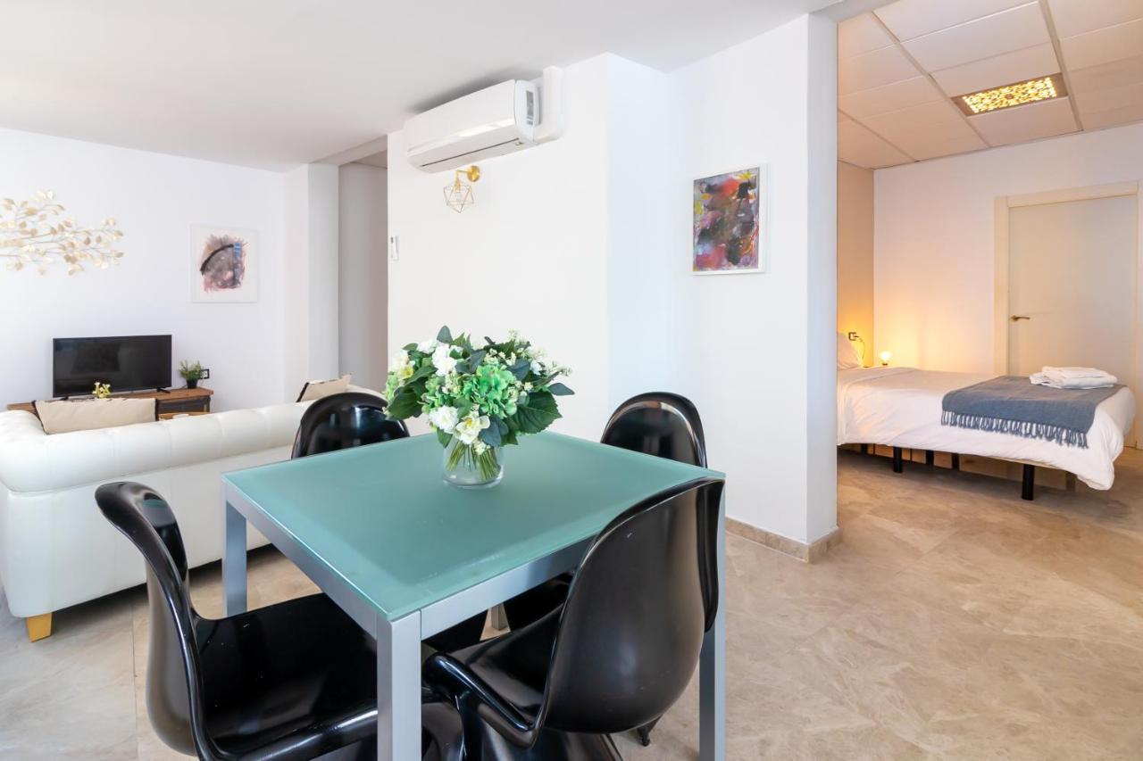 Saenz Suites Gallery By Bossh! Apartments Málaga Esterno foto